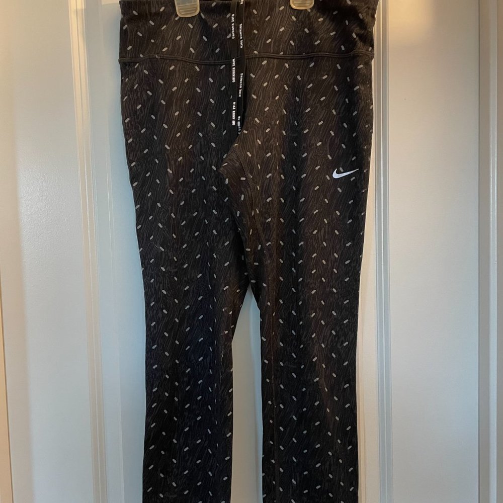 Nike dri-fit leggings - size medium - capri length